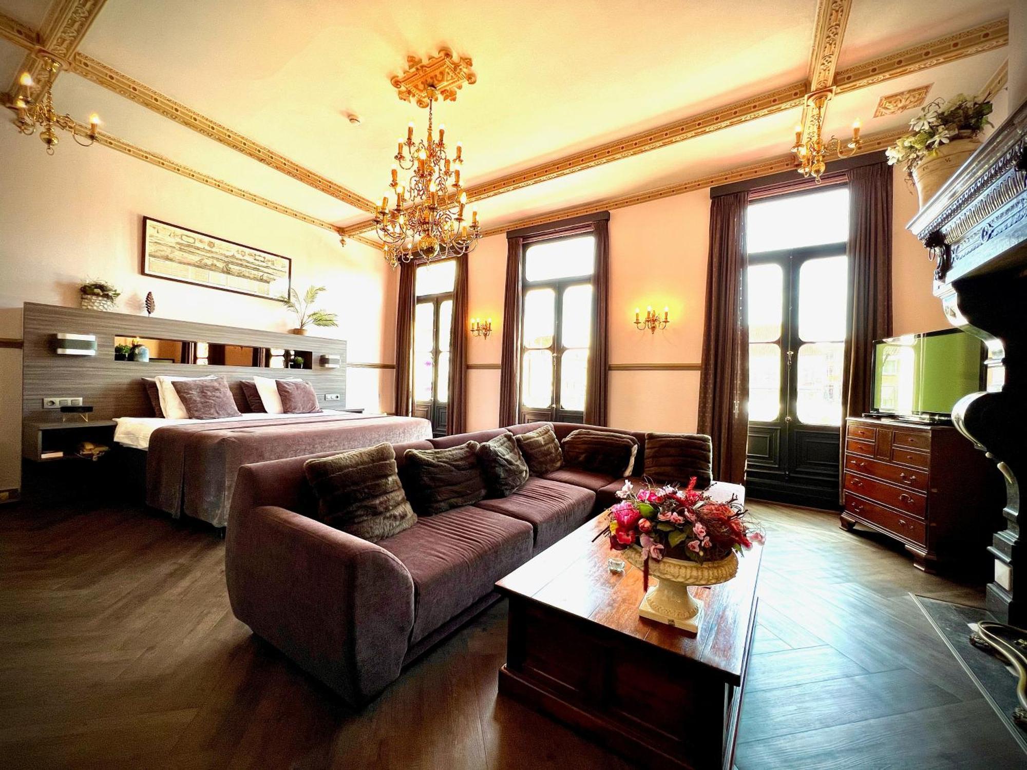 Grand Cafe Hotel De Bourgondier Bergen op Zoom Exterior foto