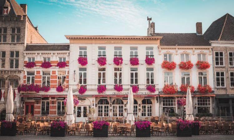 Grand Cafe Hotel De Bourgondier Bergen op Zoom Exterior foto