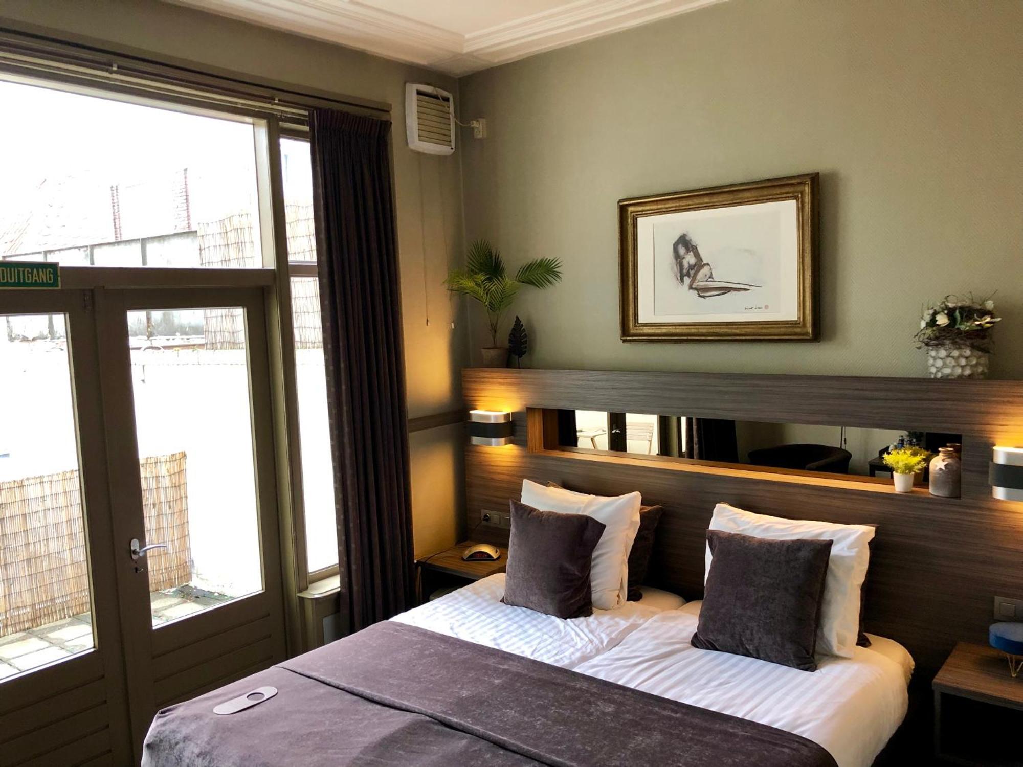 Grand Cafe Hotel De Bourgondier Bergen op Zoom Exterior foto
