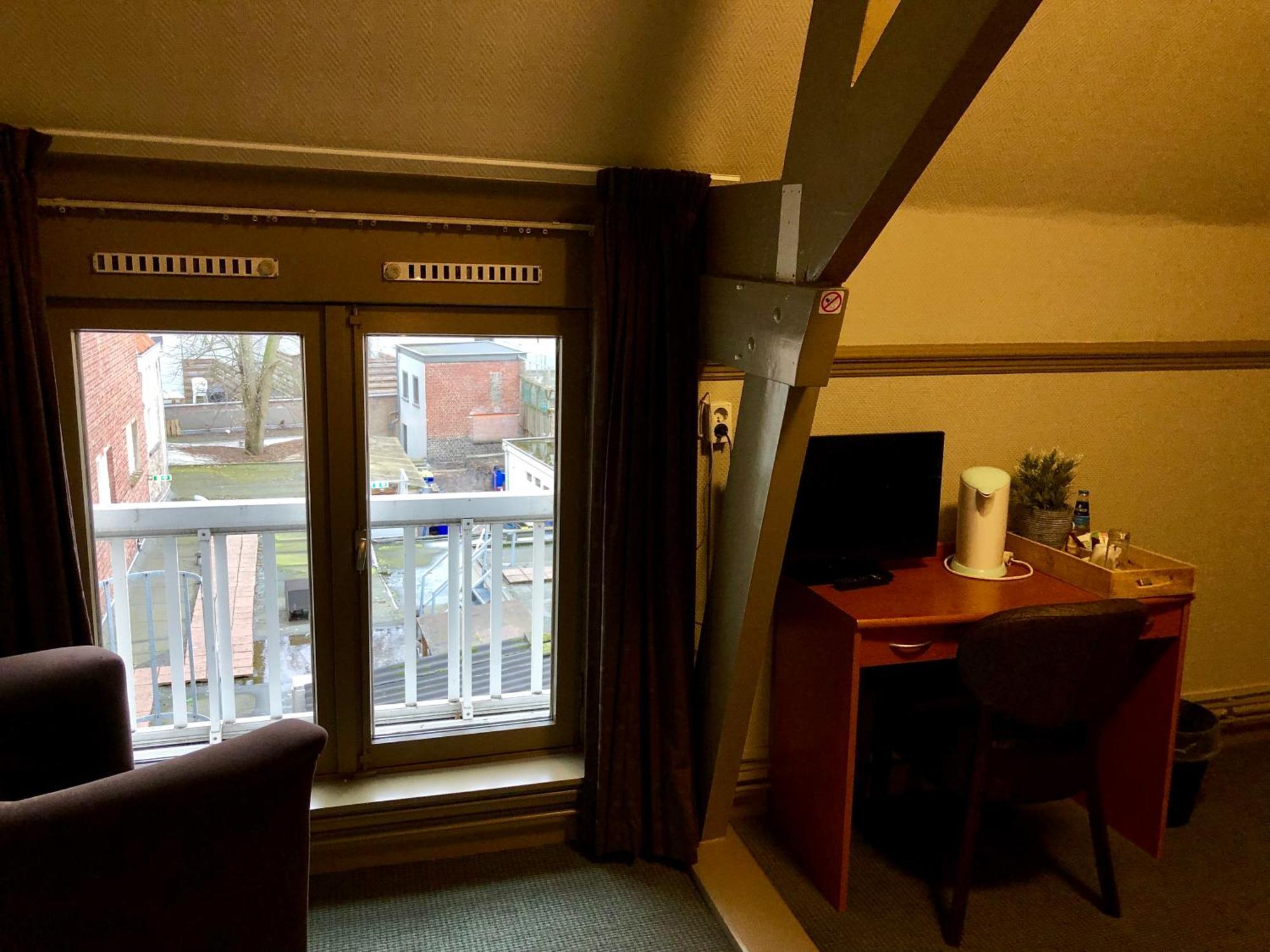 Grand Cafe Hotel De Bourgondier Bergen op Zoom Exterior foto