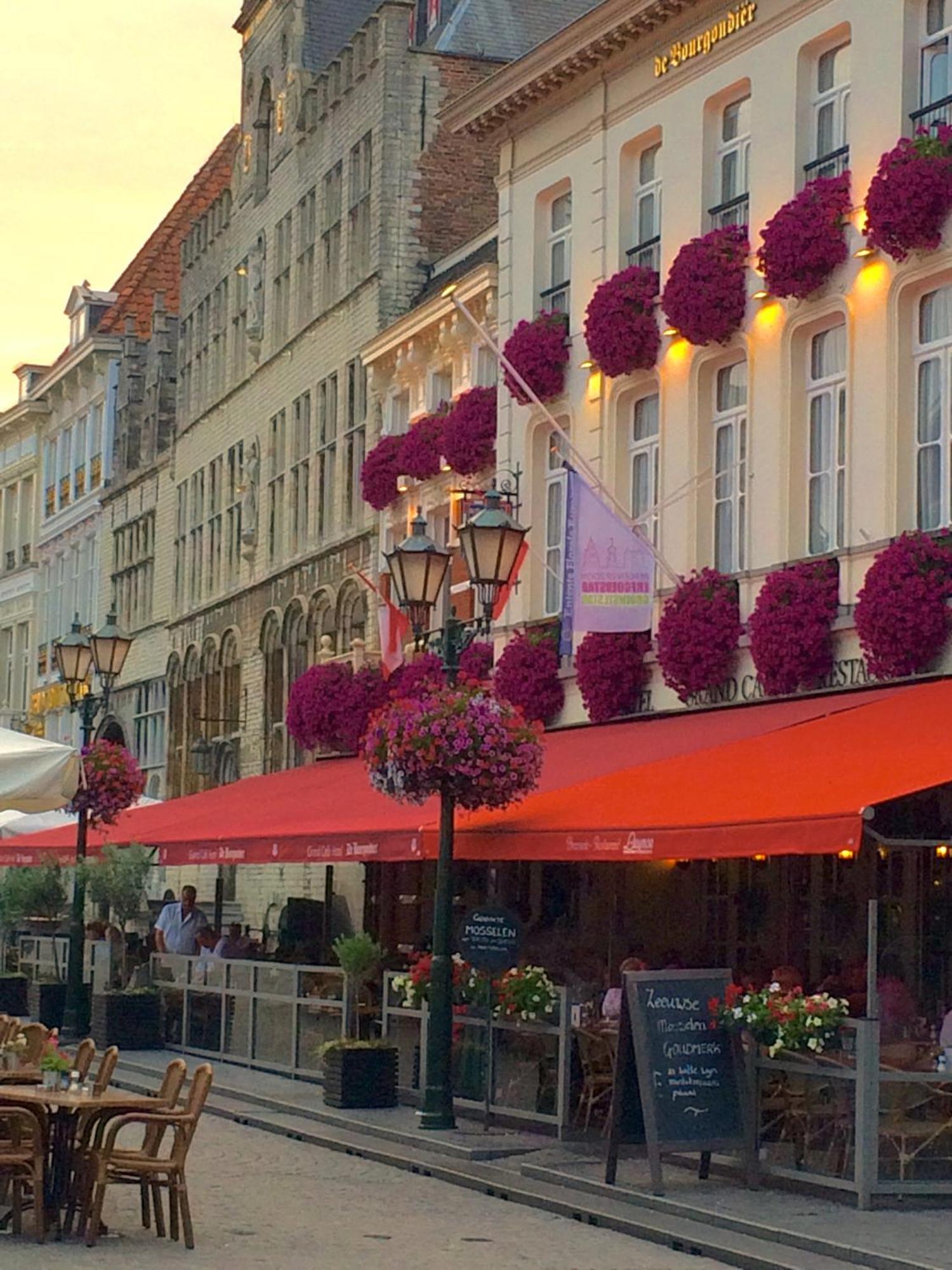 Grand Cafe Hotel De Bourgondier Bergen op Zoom Exterior foto
